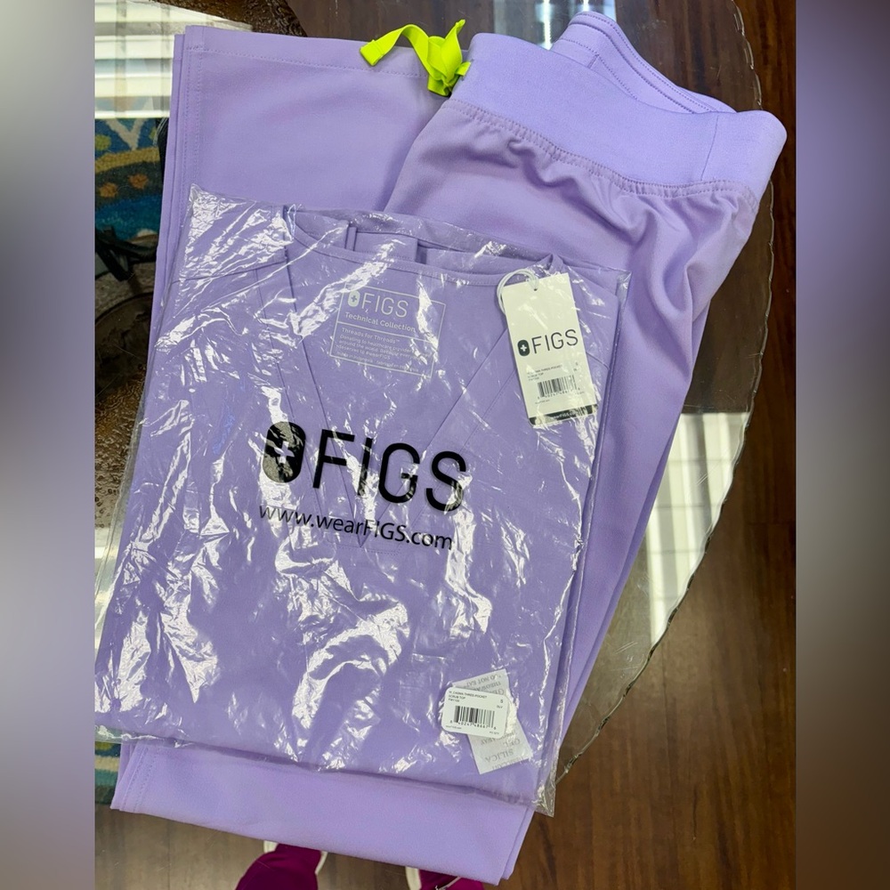 Figs Lavender Scrub Set with Neon Lime Drawstring